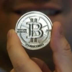 Банк Игоря Коломойского начал выставлять котировки Bitcoin