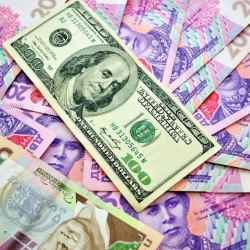 Чем дешевый доллар угрожает Украине